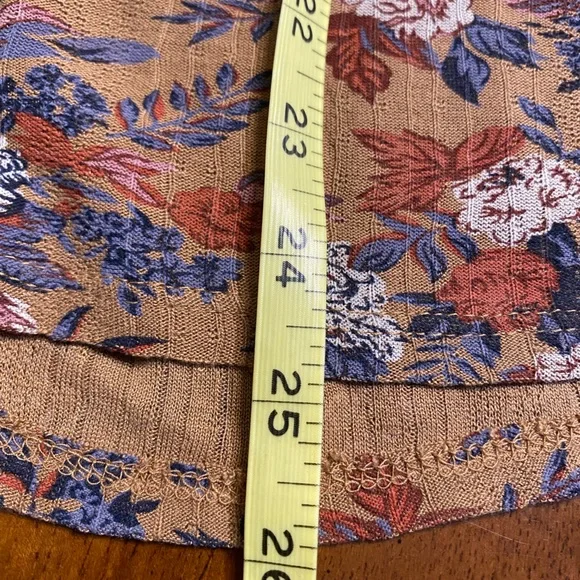 Lucky brand long sleeve floral blouse.  Size small. - Picture 7 of 9